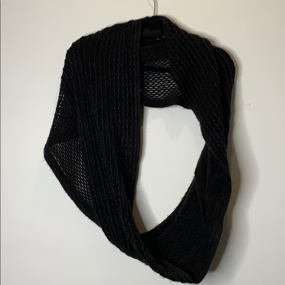 BLACK KNIT INFINITY SCARF